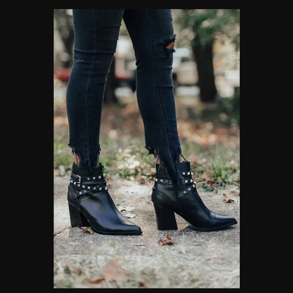 Steven Madden Cala Studded Leather Ankle Boot | Size 8 *no box*